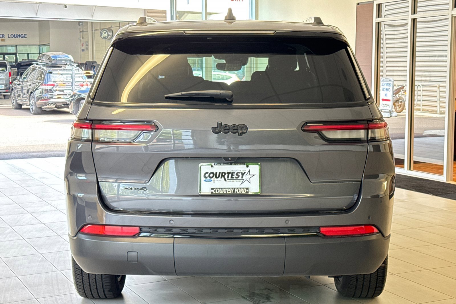 2023 Jeep Grand Cherokee Altitude photo 3