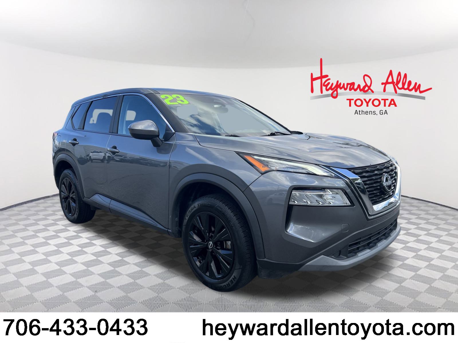 2023 Nissan Rogue SV's photo