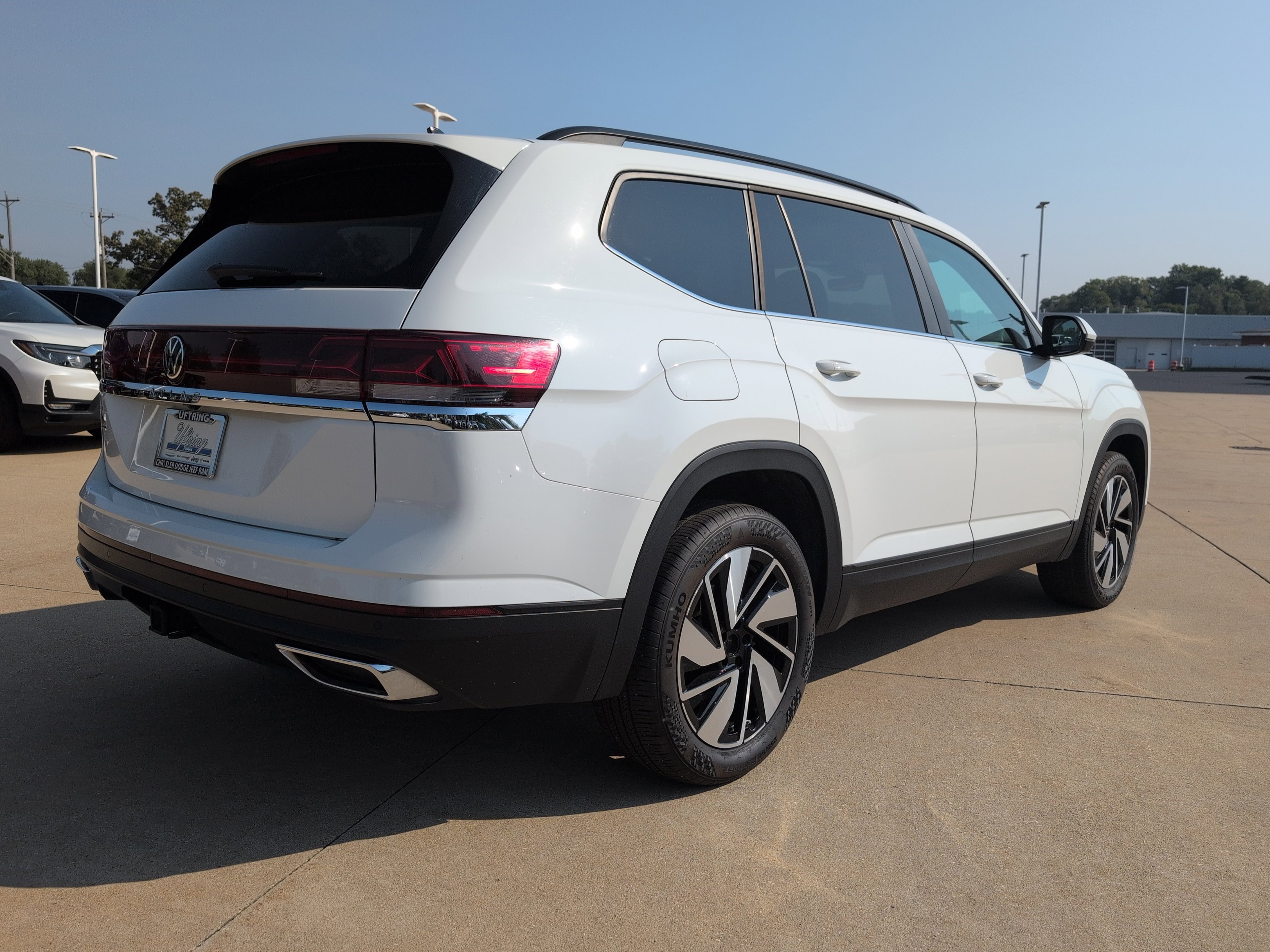 2024 Volkswagen Atlas SE Technology photo 2