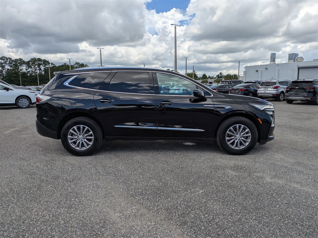2024 Buick Enclave Premium photo 2