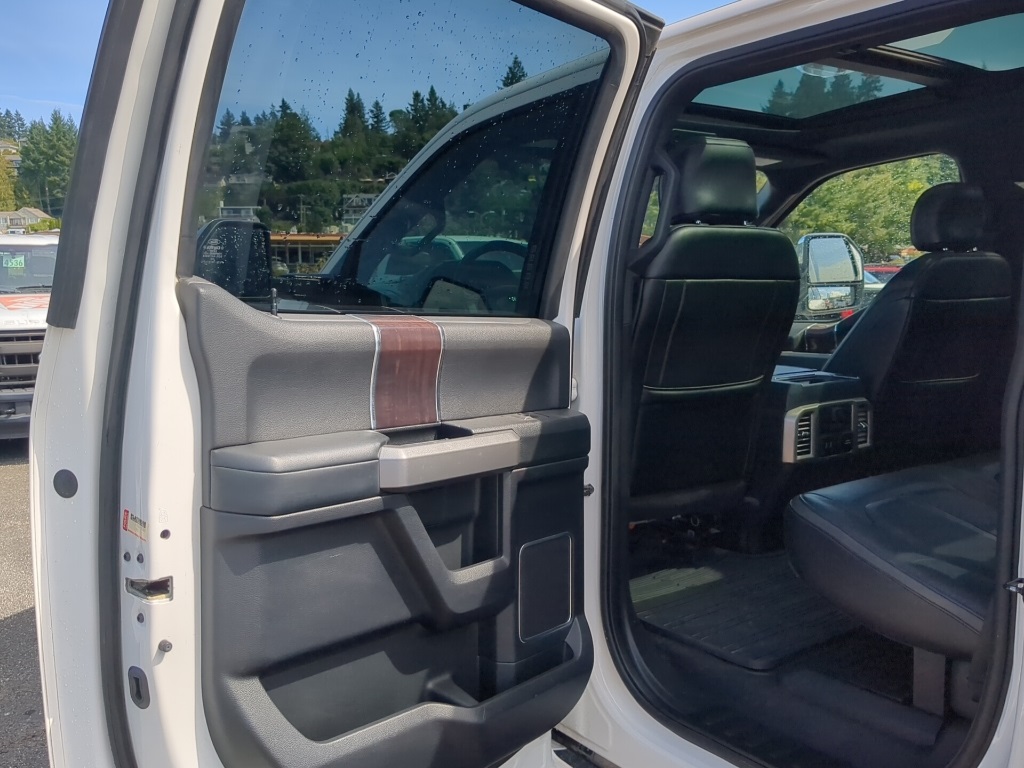 2017 Ford F-350 Platinum photo 11