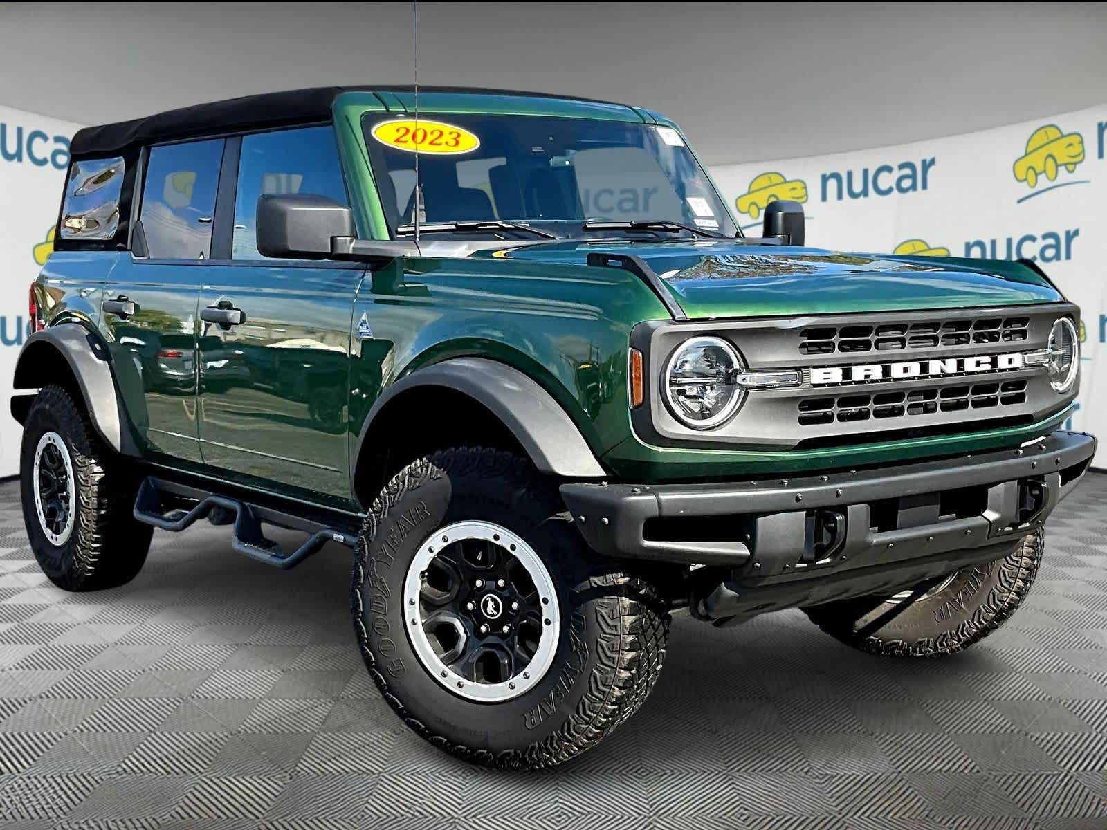 2023 Ford Bronco 4-Door Black Diamond's photo