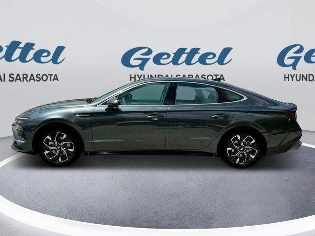 2025 Hyundai Sonata SEL photo 2
