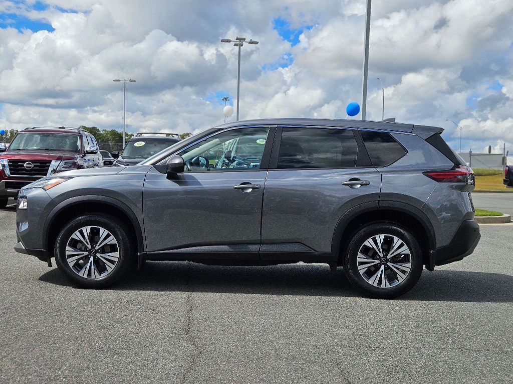 2022 Nissan Rogue SV photo 4