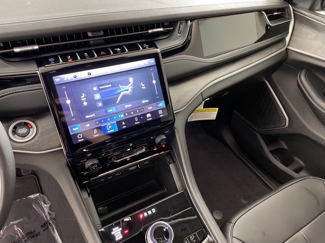 2024 Jeep Cherokee Base photo 22