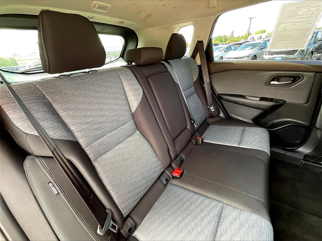 2023 Nissan Rogue SV photo 15