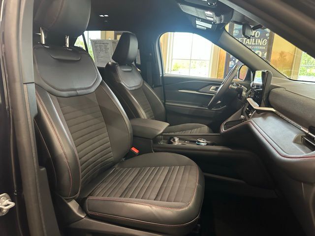 2025 Ford Explorer ST-Line photo 28