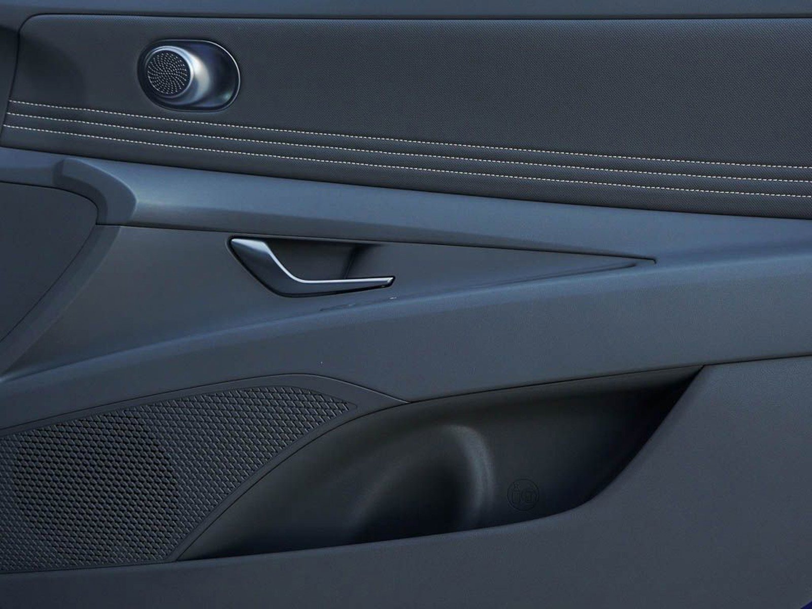 2025 Hyundai Elantra SEL Sport photo 3