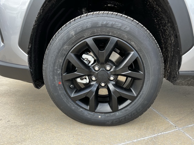 2025 Toyota RAV4 LE photo 2