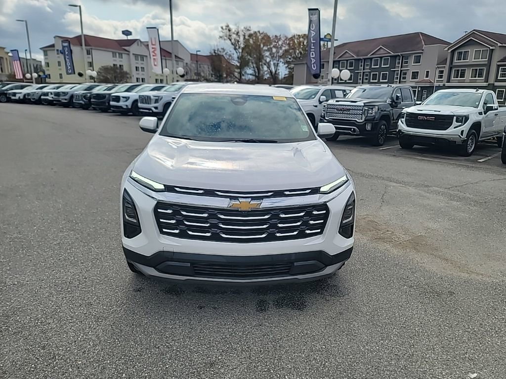 2025 Chevrolet Equinox LT photo 2