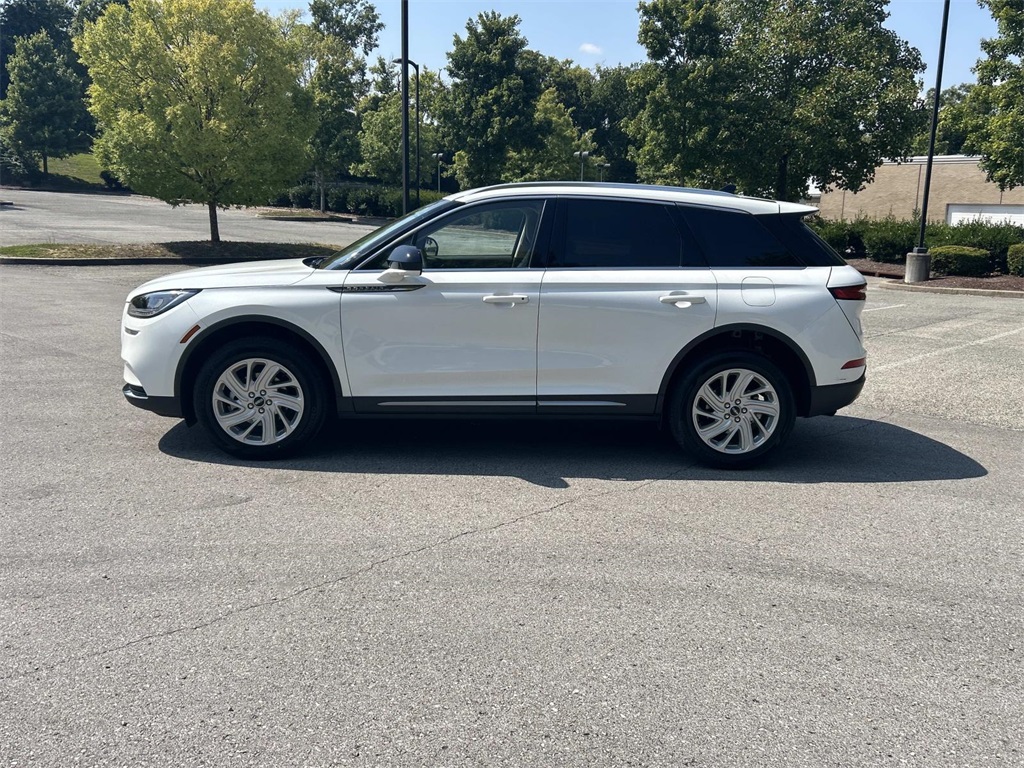 2022 Lincoln Corsair Standard photo 4