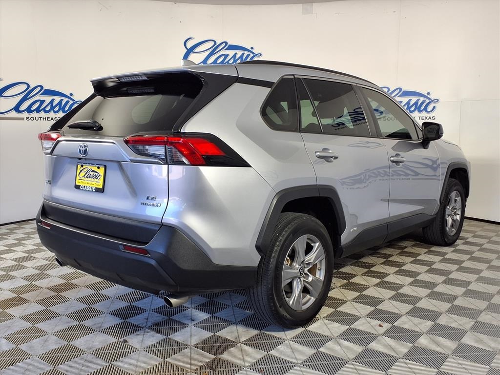2022 Toyota RAV4 Hybrid LE photo 4