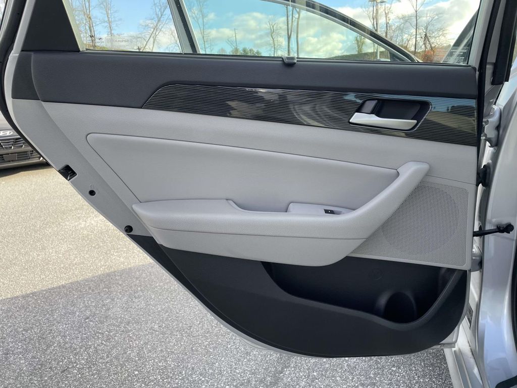 2018 Hyundai Sonata Limited photo 2