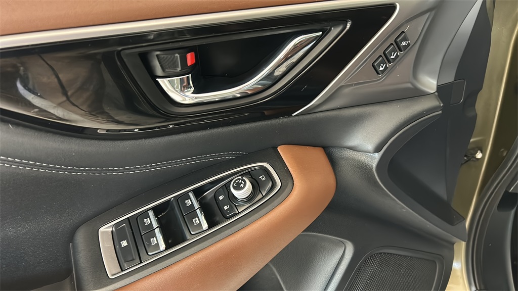 2021 Subaru Outback Touring XT photo 16