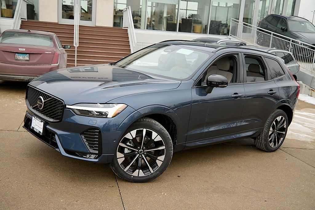 2026 VOLVO XC60 - Image 2
