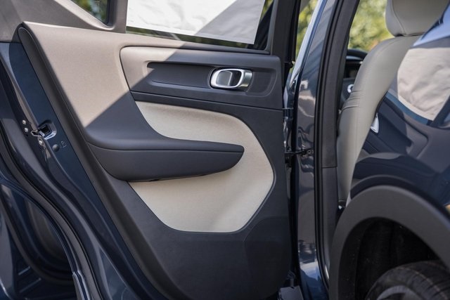 2026 Volvo XC40 AWD photo 28