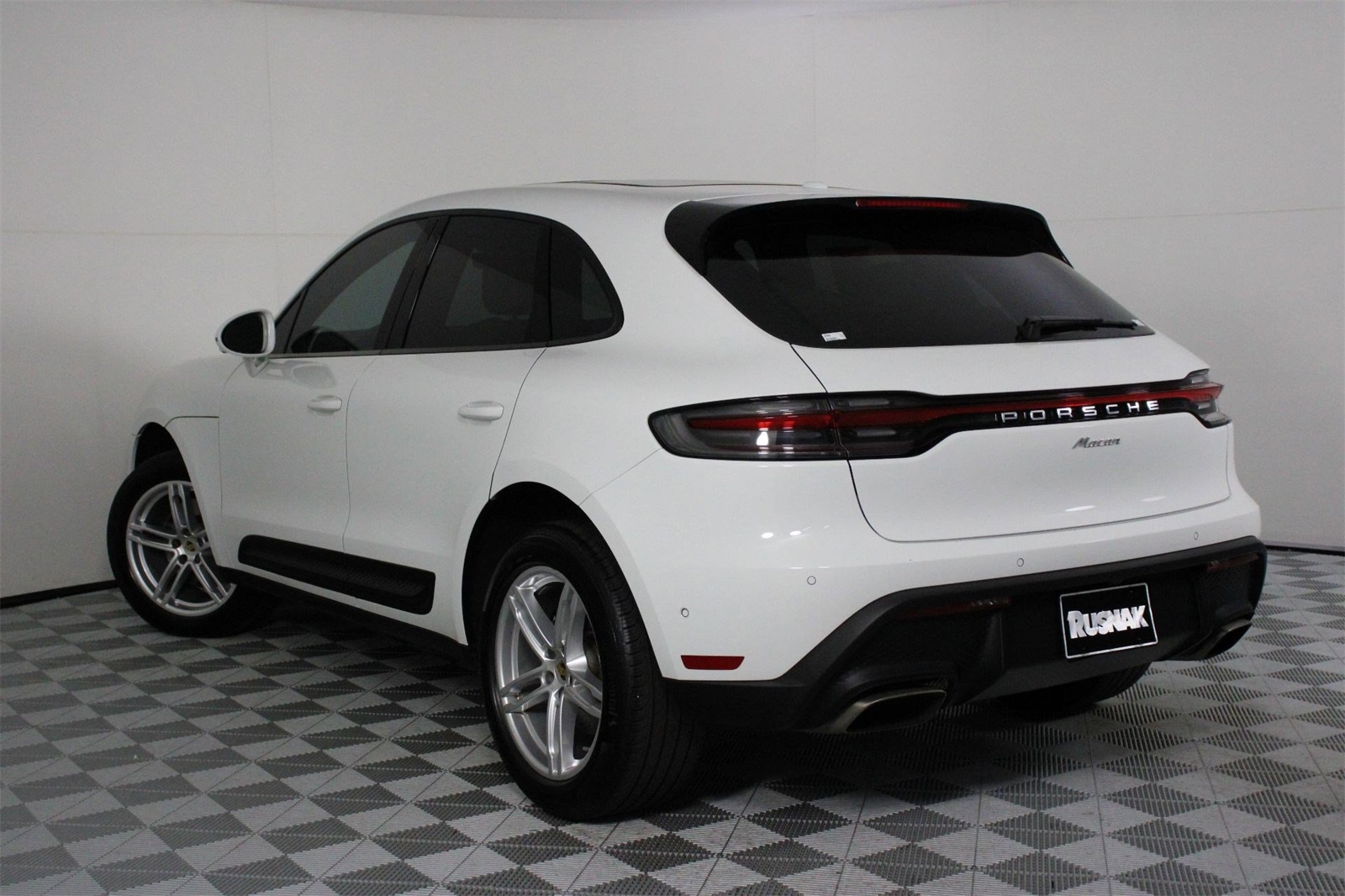 2024 Porsche Macan T photo 3