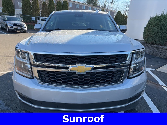 2018 Chevrolet Suburban LT photo 2