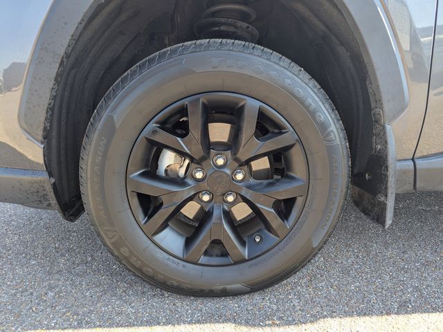 2022 Toyota RAV4 LE photo 8
