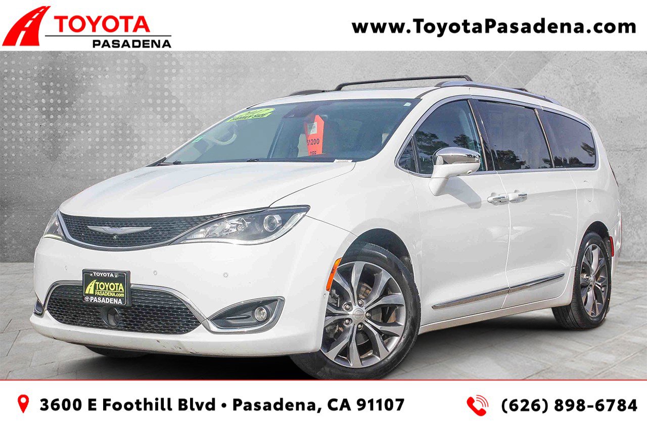 2017 Chrysler Pacifica Limited's photo