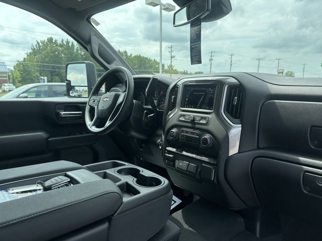2025 Chevrolet Silverado 2500HD Custom photo 9