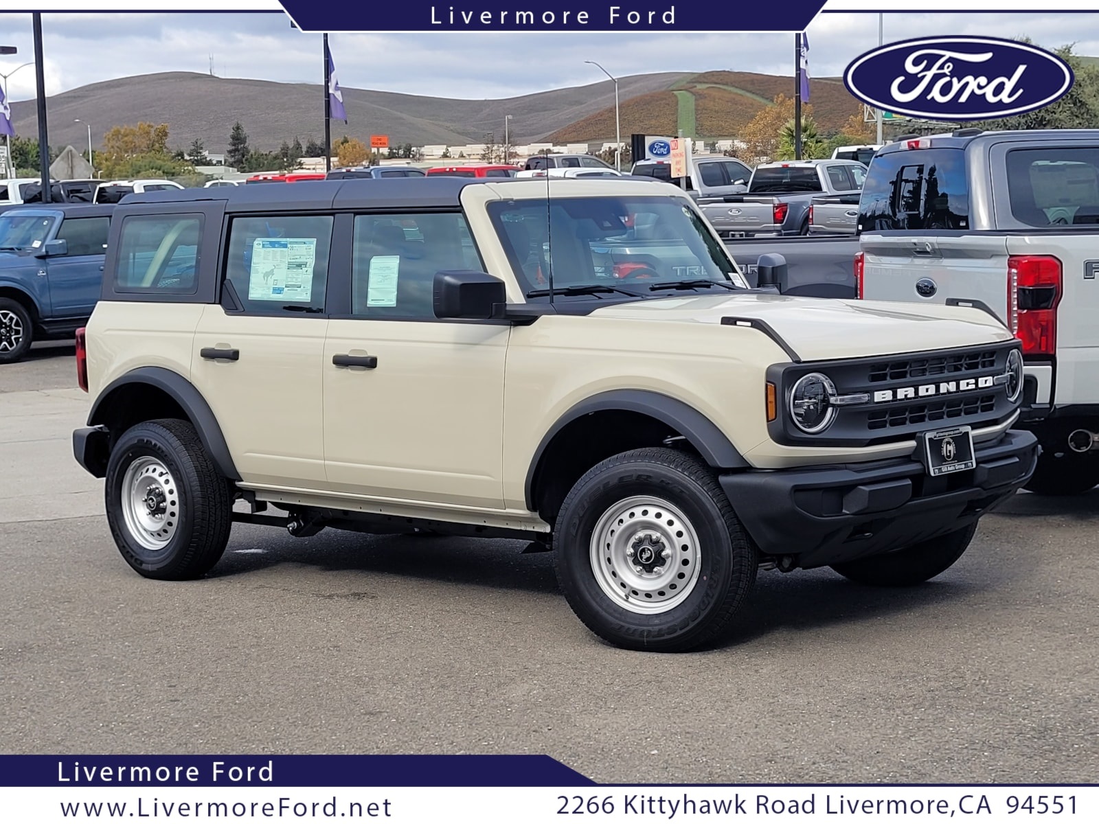 2025 Ford Bronco 4-Door Base's photo