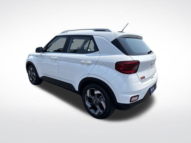 2023 Hyundai Venue SEL photo 2