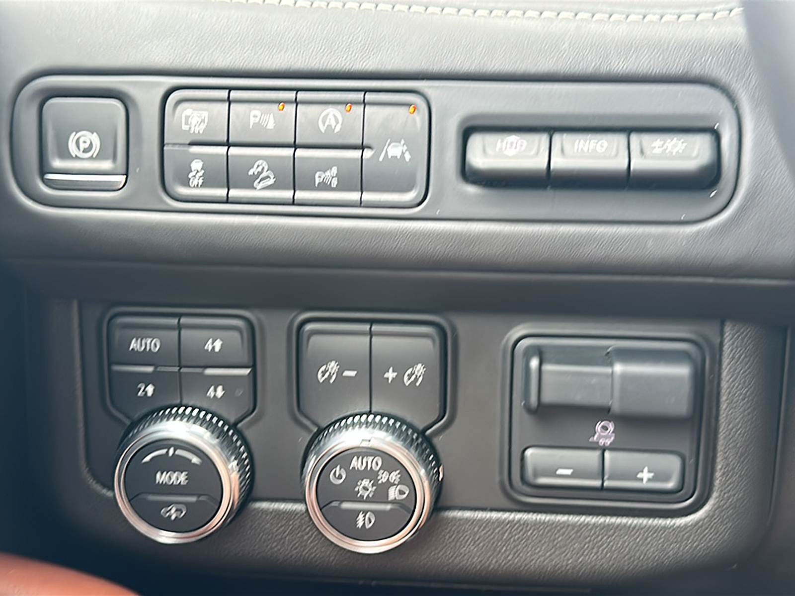 2024 Gmc Yukon Denali Ultimate photo 17