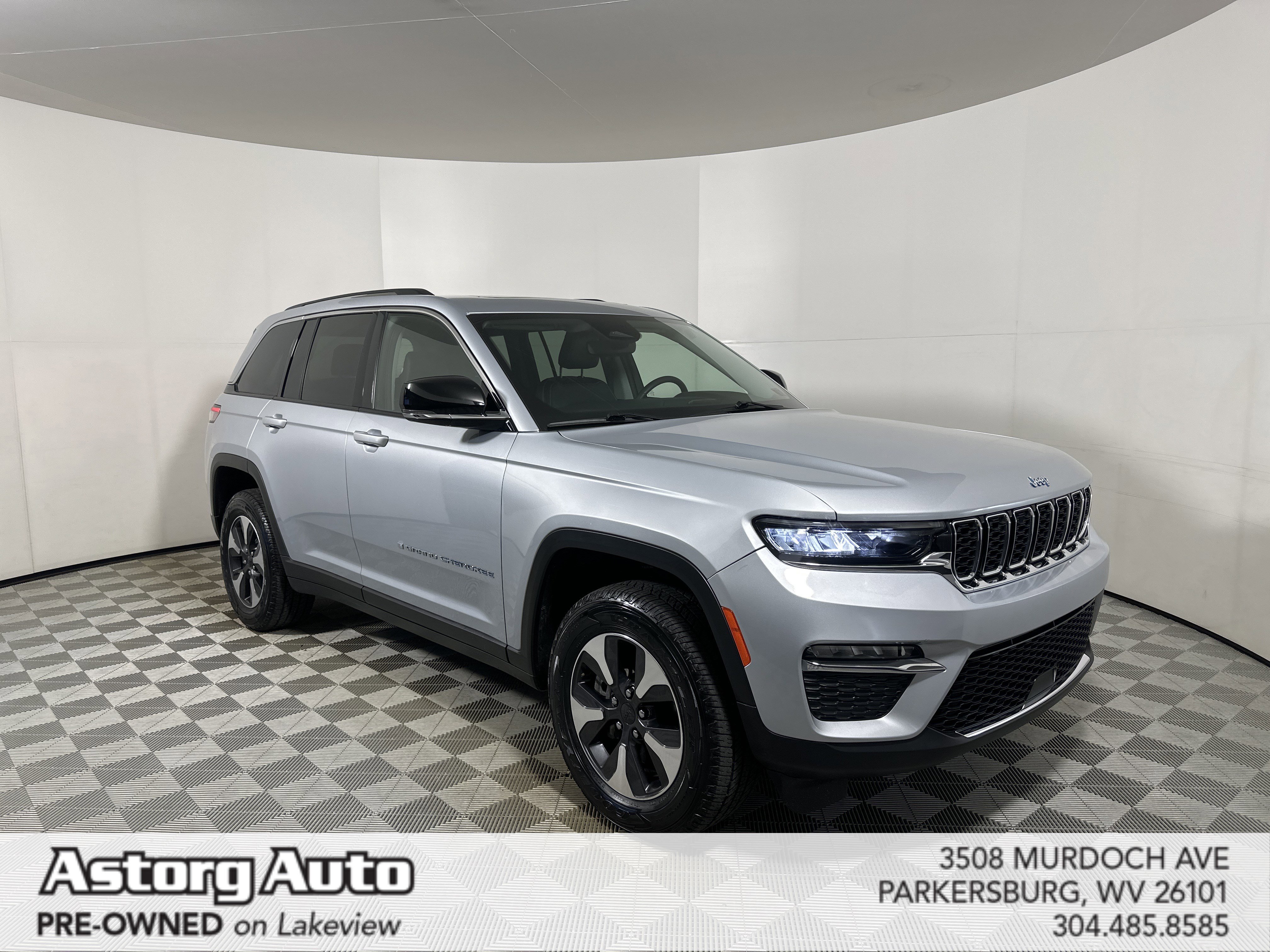2022 Jeep Grand Cherokee 4xe's photo