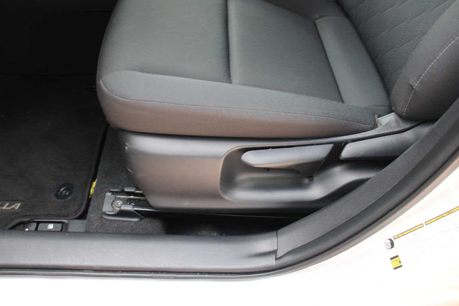 2024 Toyota Corolla LE photo 13