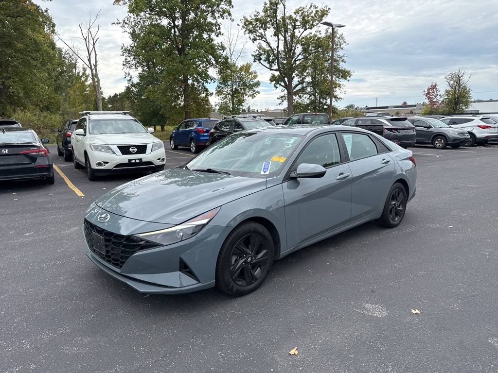 2022 Hyundai Elantra SEL photo 9