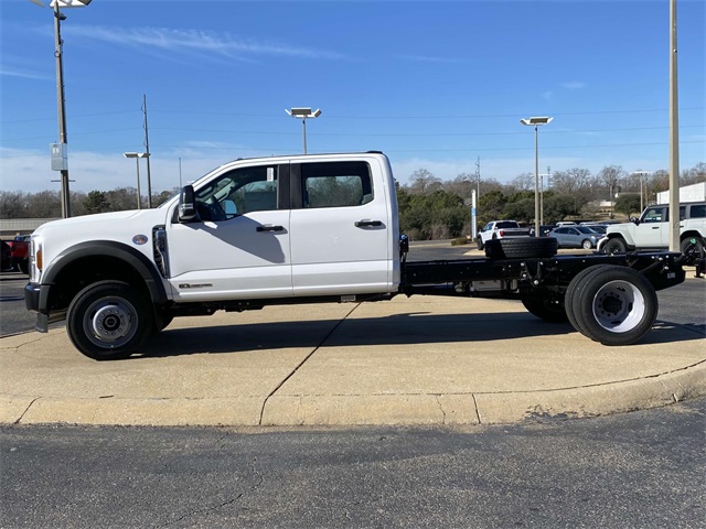 2025 Ford F-550 photo 6