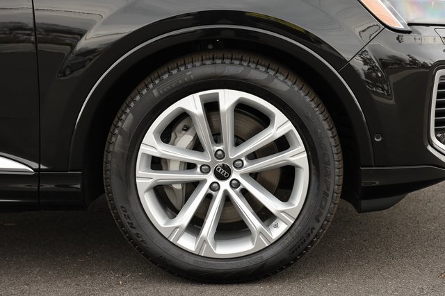 2025 Audi Q7 55 Prestige photo 4