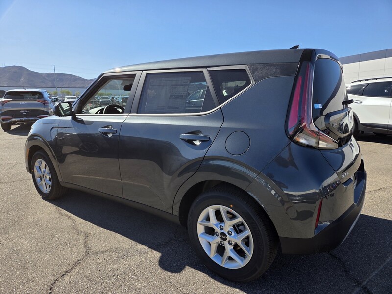 2025 Kia Soul LX S photo 3