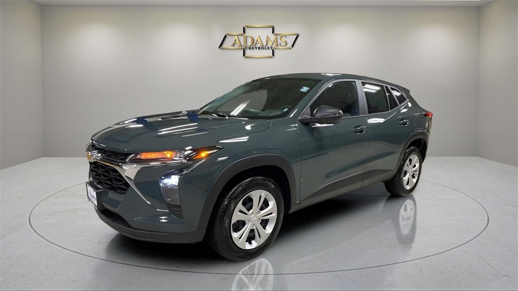 2025 Chevrolet Trax LS's photo