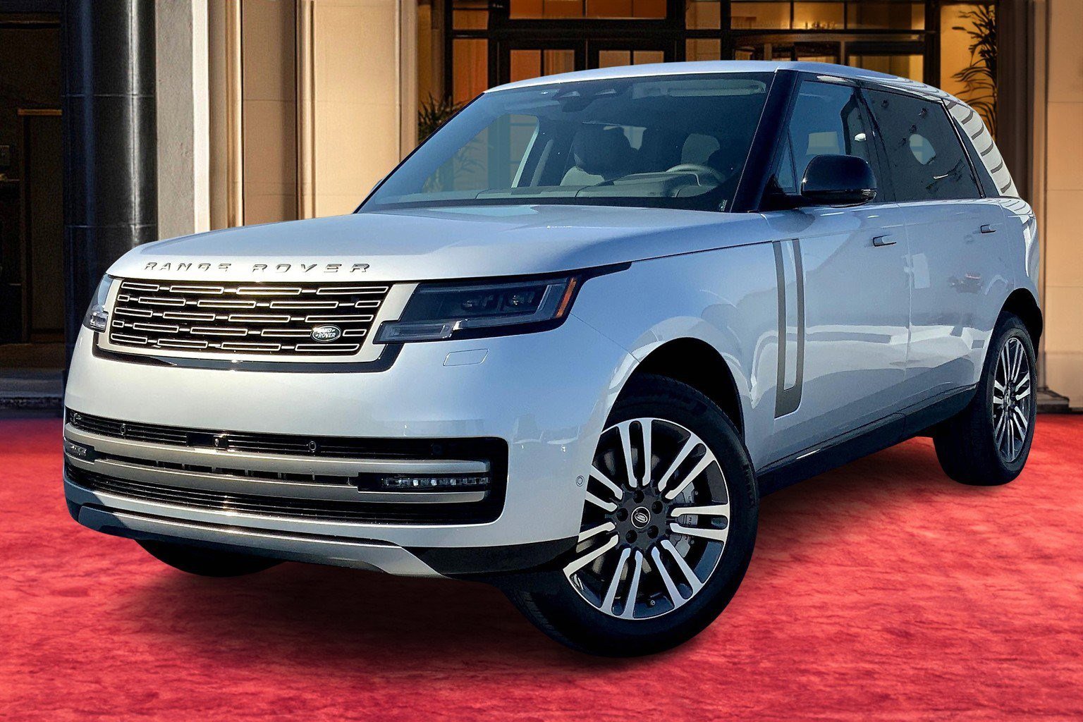 2025 Land Rover Range Rover SE's photo