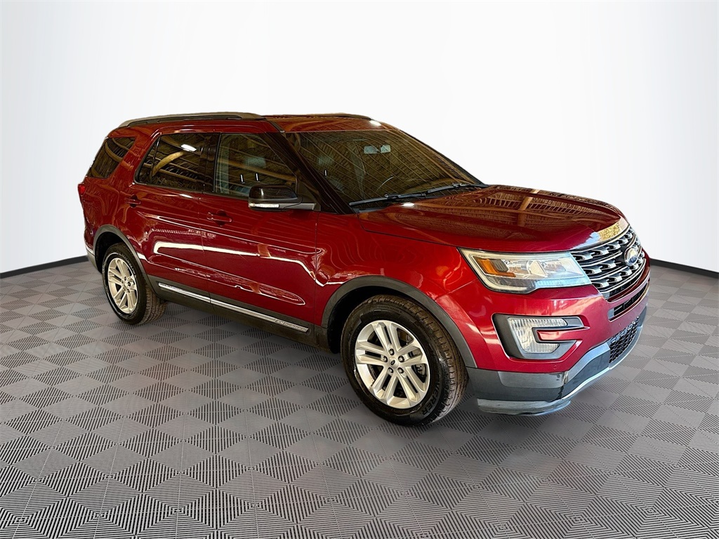 2016 Ford Explorer XLT photo 3