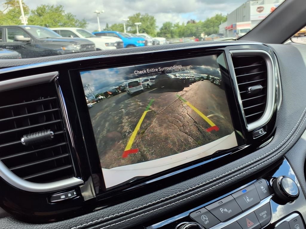2026 Chrysler Pacifica photo 17