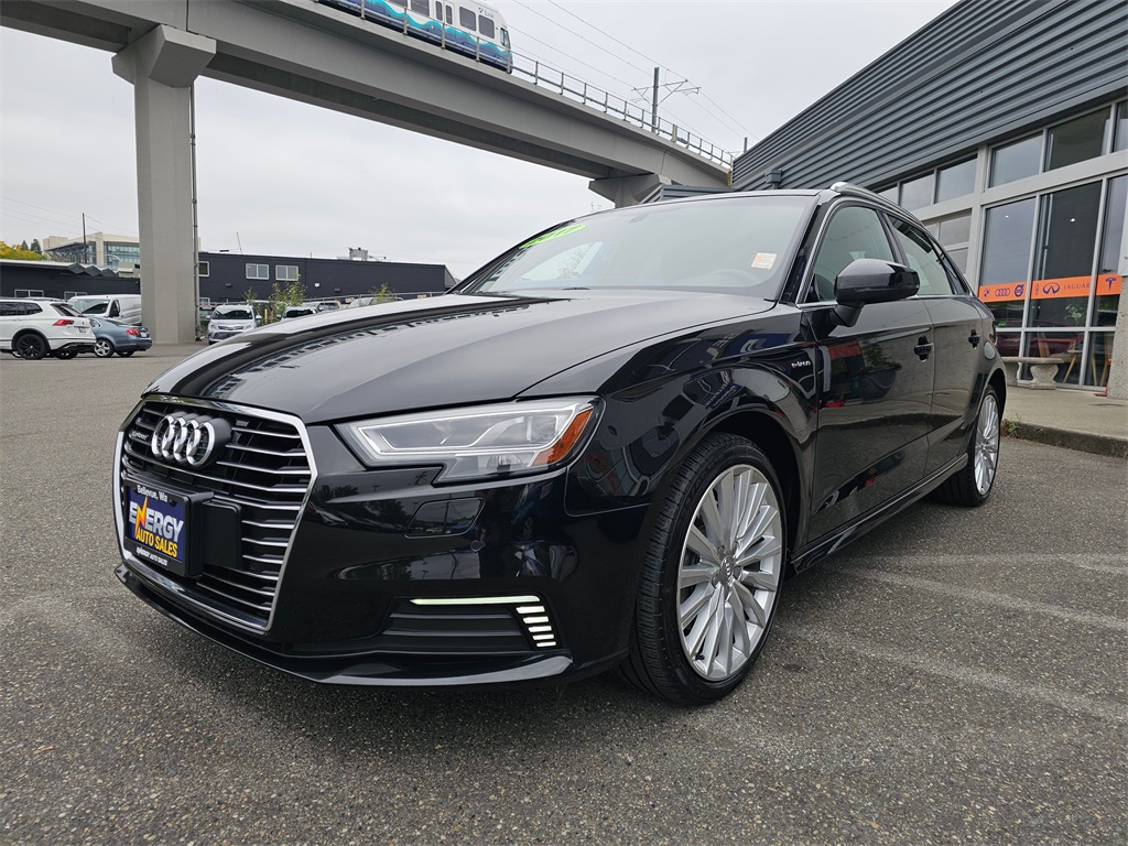 2017 Audi A3 E-tron Premium Plus photo 3