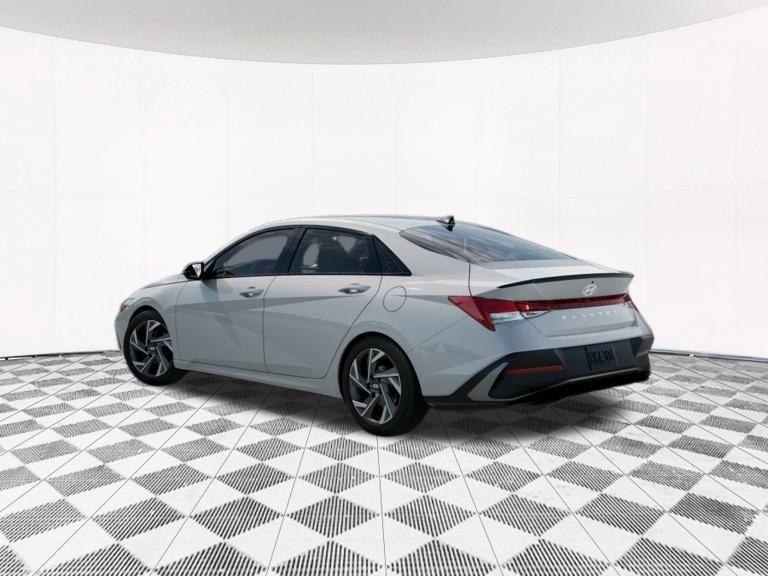 2025 Hyundai Elantra SEL Sport photo 4