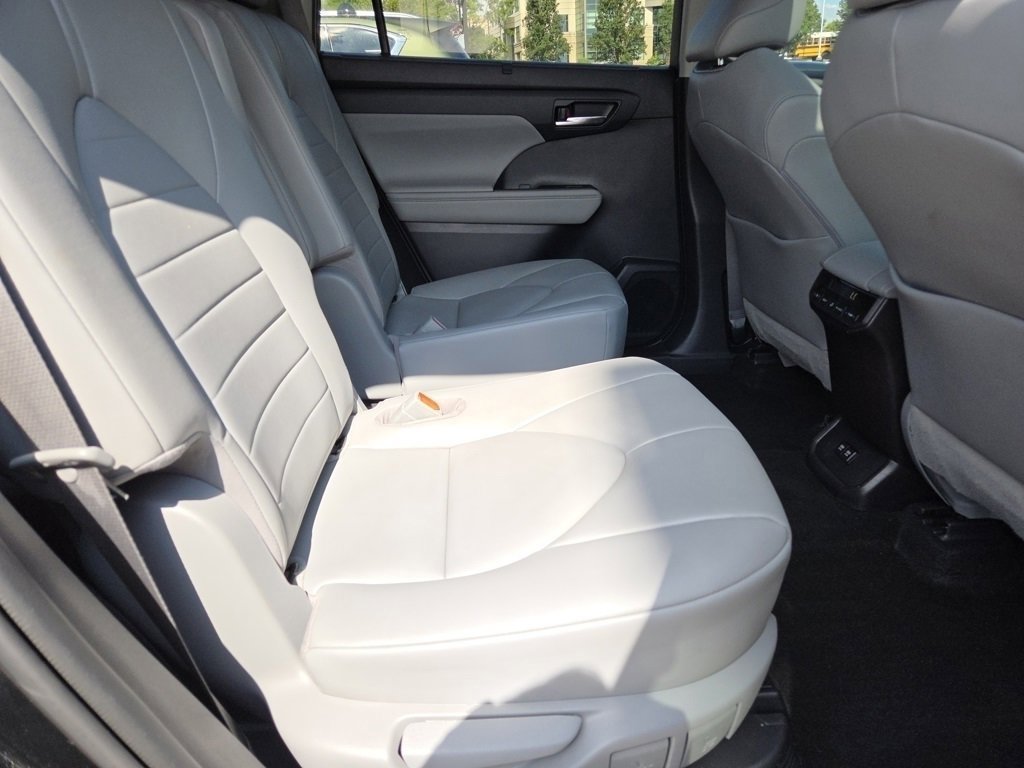 2020 Toyota Highlander Hybrid XLE photo 5