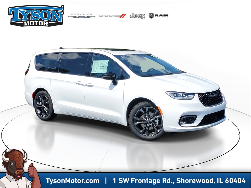 2026 Chrysler Pacifica Select's photo