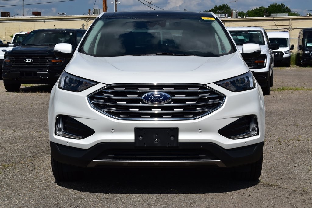 2024 Ford Edge Titanium photo 2
