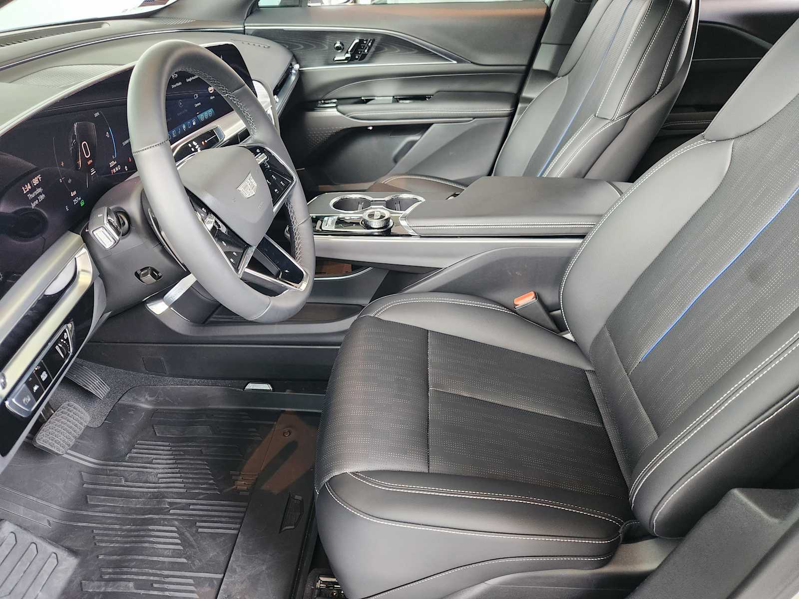 2025 Cadillac Lyriq Luxury photo 8