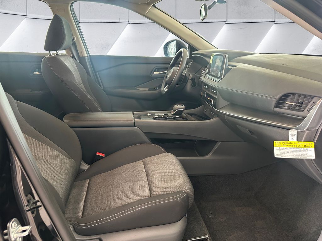 2024 Nissan Rogue SV photo 13