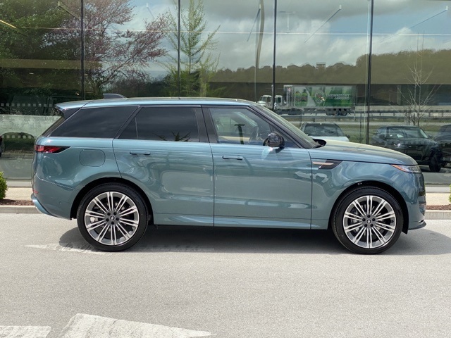 2025 Land Rover Range Rover Sport SE photo 6