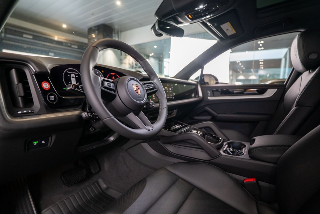 2025 Porsche Cayenne photo 4