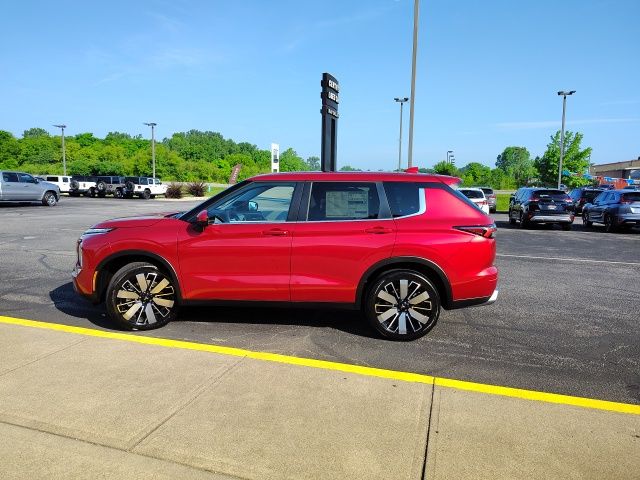 2025 Mitsubishi Outlander SE photo 3