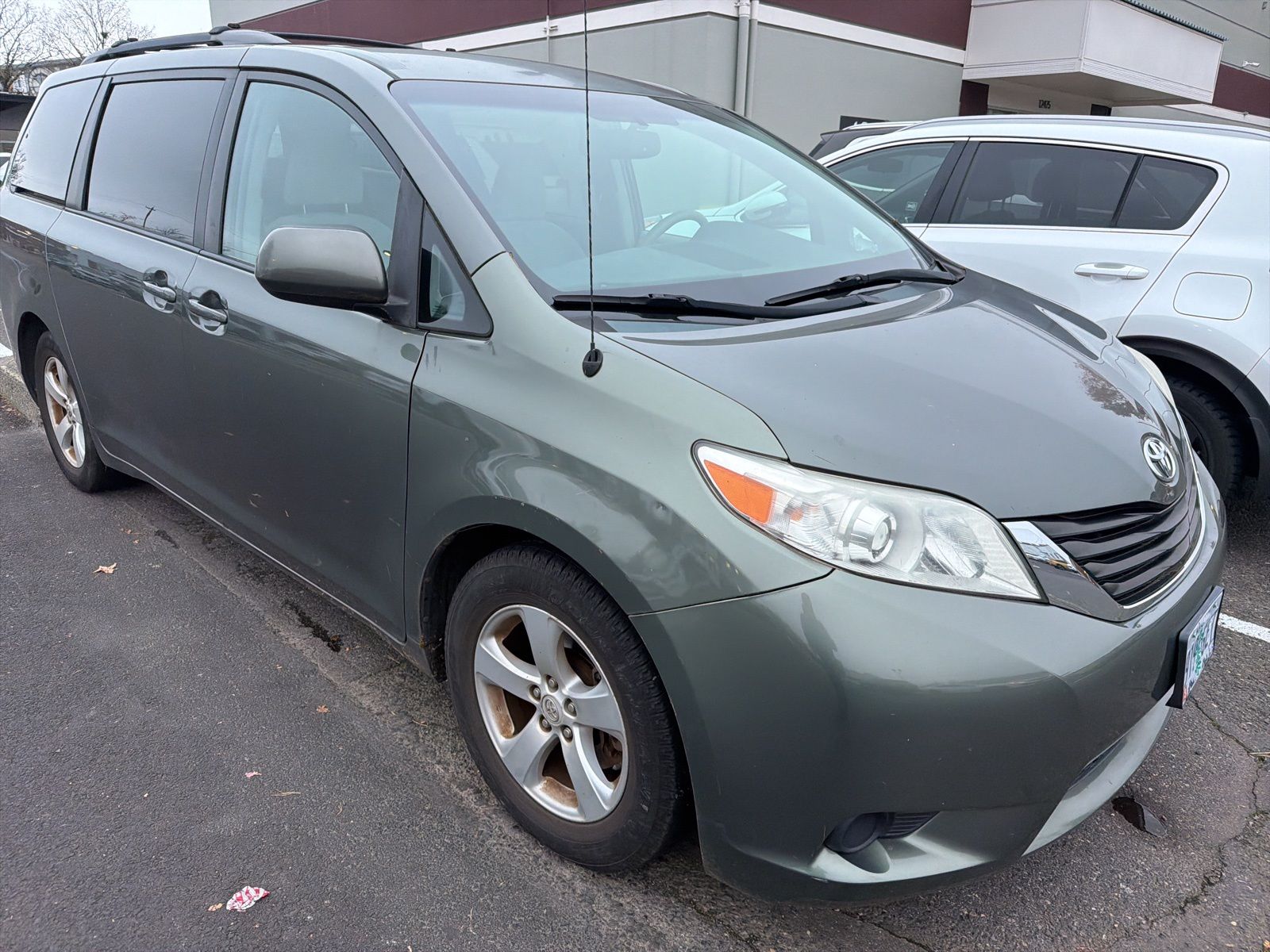2013 Toyota Sienna LE photo 3