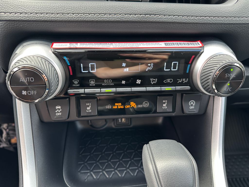 2025 Toyota RAV4 XLE photo 16